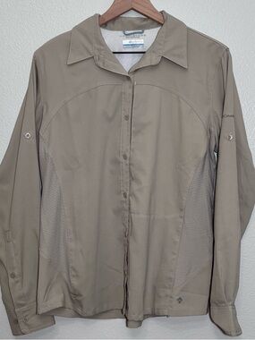 Columbia Womens Beige Hiking Shirt Omni Shade Vented Button Up Lightweight